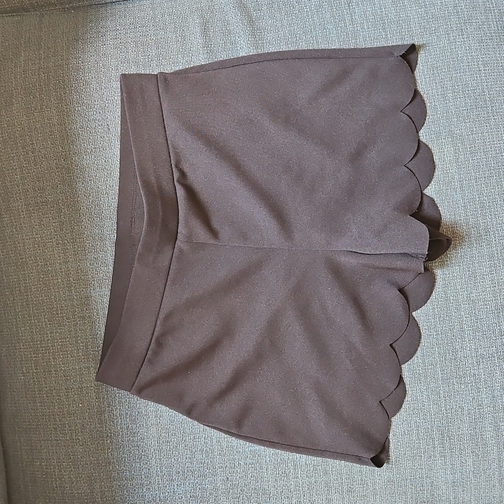 Express Scallop Shorts, Black, XS